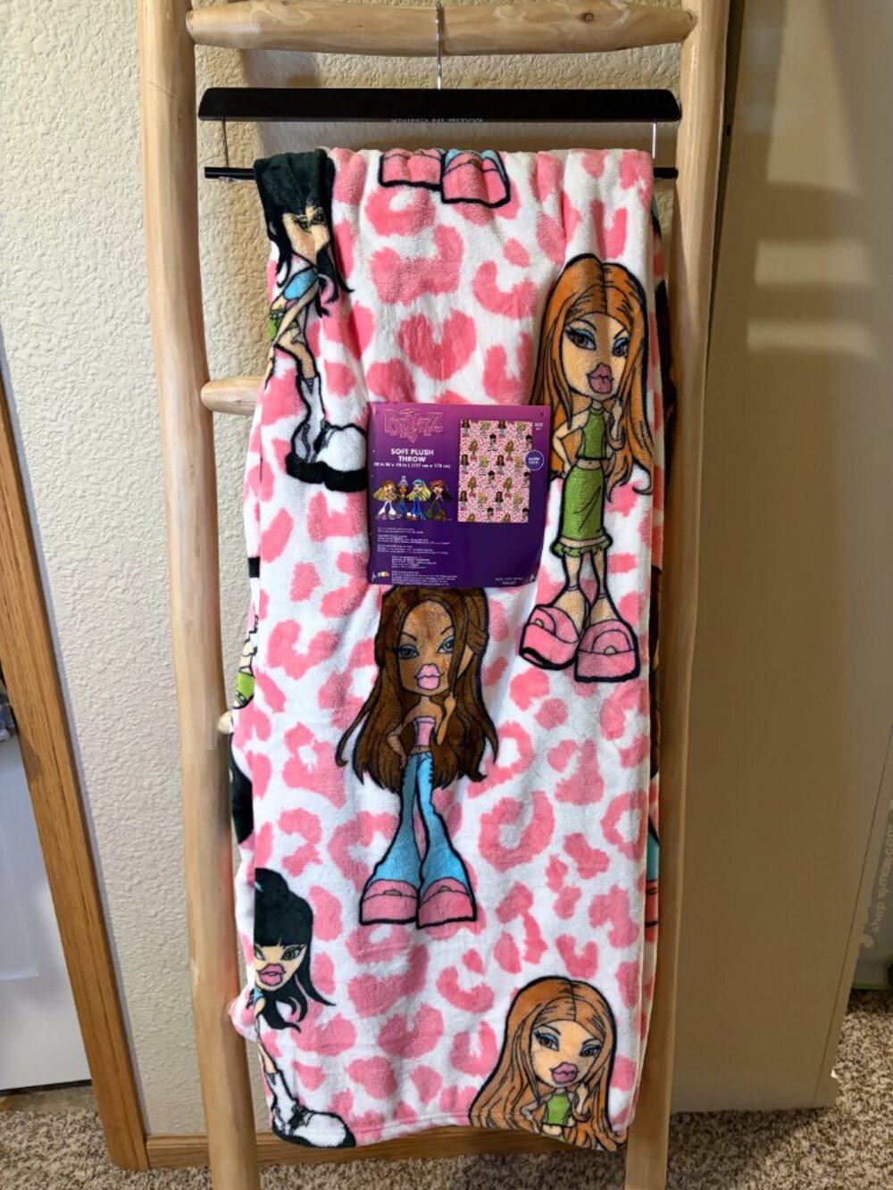 Bratz Yasmin Cloe Sasha Jade Pink Leopard Y2K Plush Throw Blanket 50x70 NWT